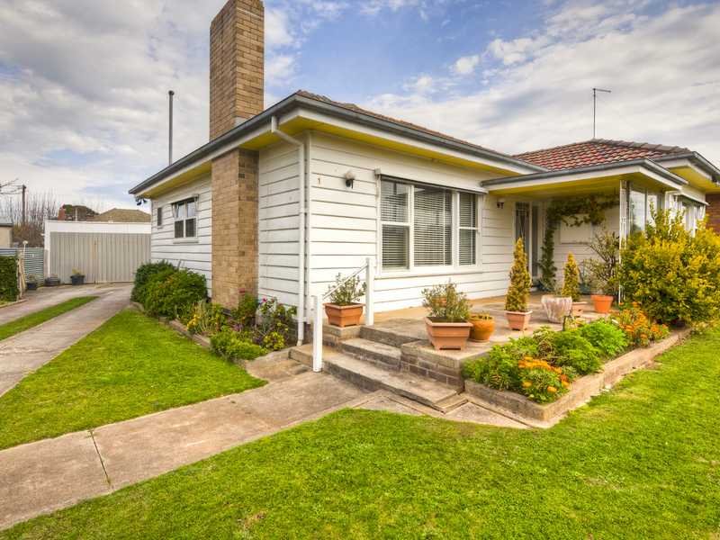 1 Hamlet Street, Wendouree, Vic 3355 Property Details