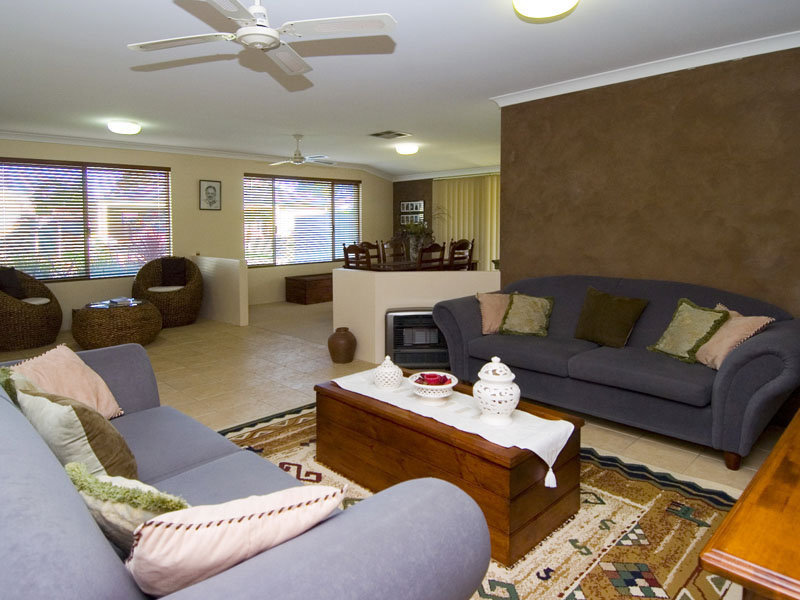4 Reveley Close, Seville Grove, WA 6112