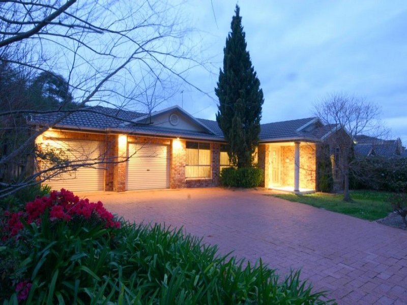 10 Glengarry Drive, Glenmore Park, NSW 2745