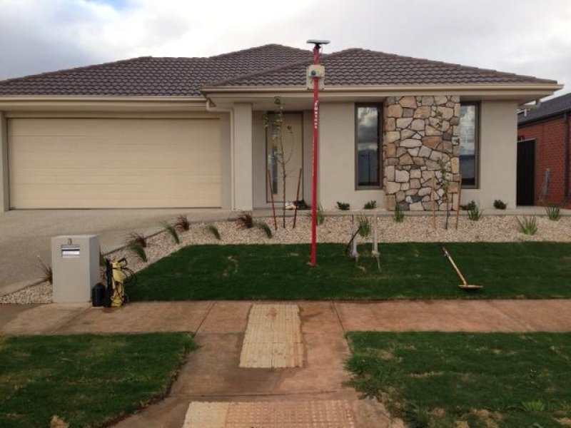 8 Alabaster Avenue, Melton South, VIC 3338