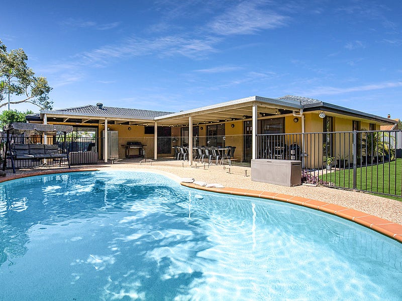 3 Bedroom Houses for Sale in Mermaid Waters, QLD 4218 Pg. 2