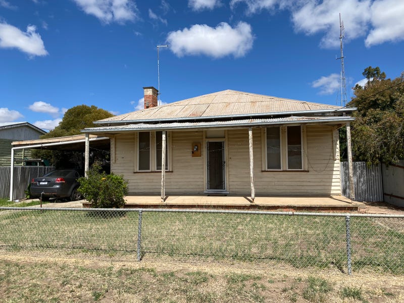 42 Molyneaux Street, Warracknabeal, Vic 3393 Property Details
