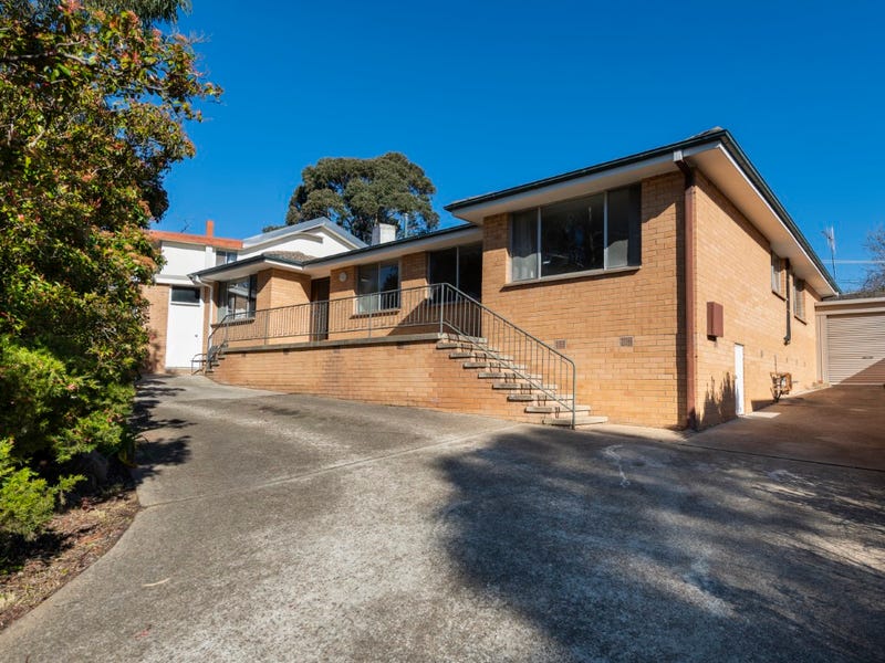 8 Ardlethan Street, Fisher, ACT 2611