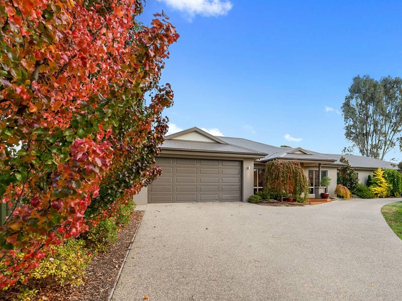 12 Village Court, Mansfield, VIC 3722