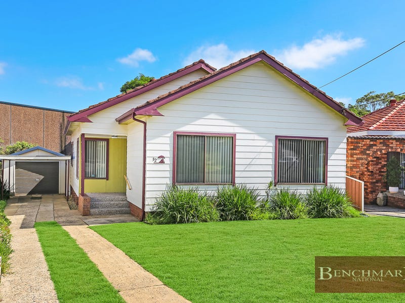 32 LEIGH AVENUE, Roselands, NSW 2196 Property Details