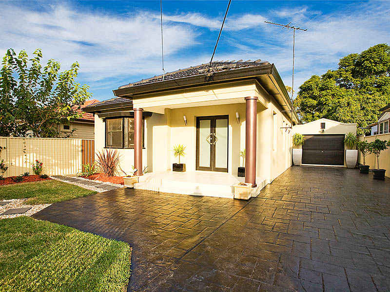 4 Stuart Street, Blakehurst, NSW 2221 Property Details