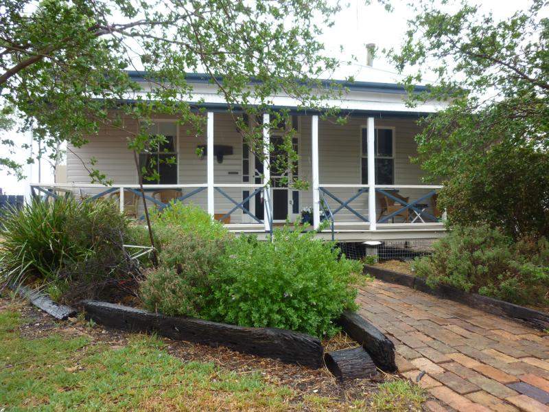 1 Commonwealth Street, Clifton, Qld 4361 Property Details