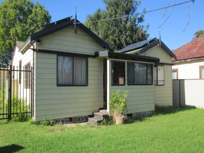 40 Railway Parade, Glenfield, NSW 2167