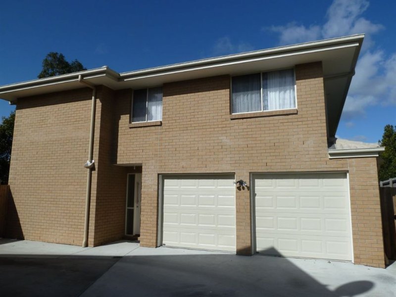 8 Carlton Place, Springfield, QLD 4300