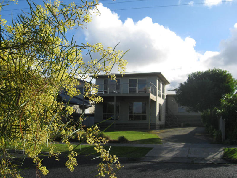 93 Bayview Avenue, Inverloch, Vic 3996 Property Details