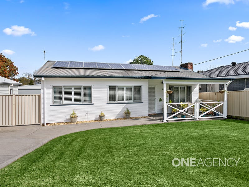 23 Lake Entrance Road, Oak Flats, NSW 2529