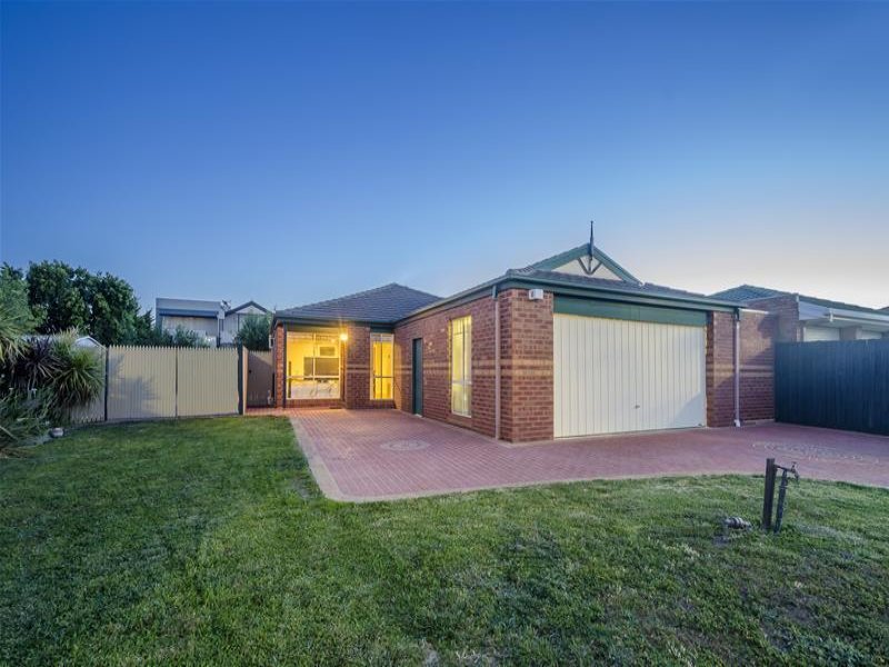 17 Lily Drive, Sydenham, VIC 3037