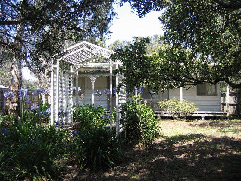 17 Rose Avenue, Cowes, Vic 3922 Property Details