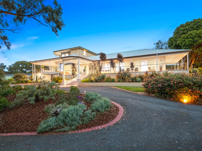 3646 North Oatlands Road, Yarrambat, Vic 3091 Property Details