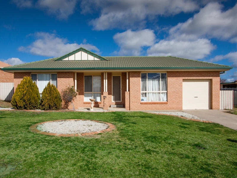 11 Otama Street, Glenfield Park, NSW 2650