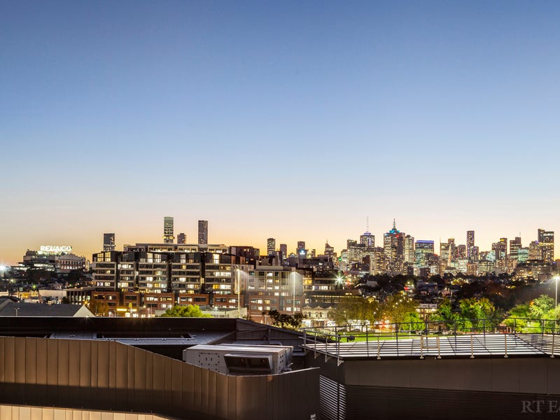 Image showcasing Residential - Apartment with roof - Petah Tikva, Israel - HE