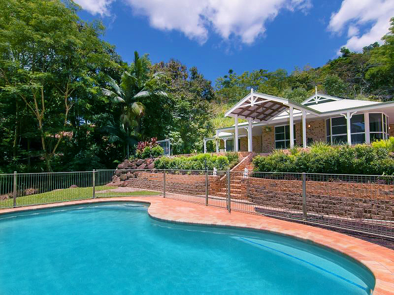 911 Mount William Close, Redlynch, Qld 4870