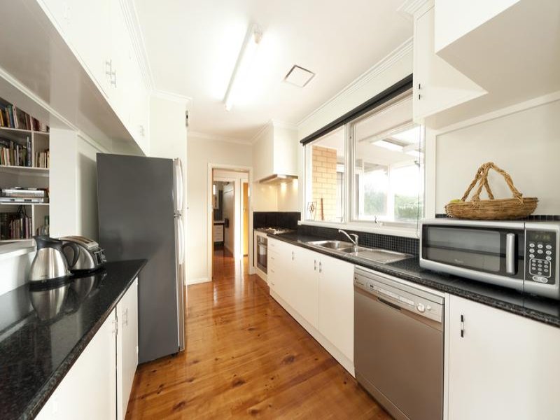 19 Seabeach Pde North Shore, Geelong, Vic 3220 Property Details