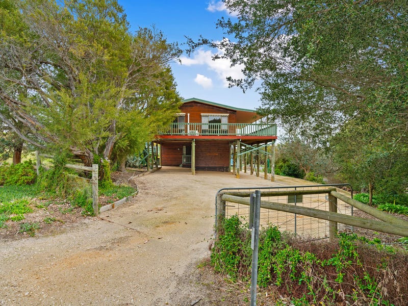 1 The Boulevard, Loch Sport, VIC 3851 1 The Boulevard, Loch Sport, VIC 3851