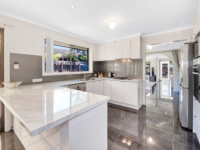 10 Clairmont Avenue, Cranbourne, Vic 3977 Property Details