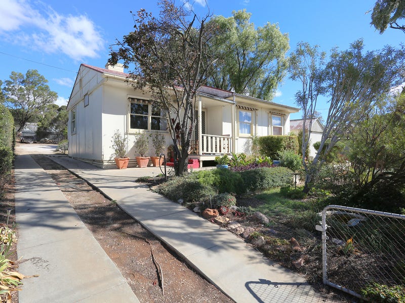 18 QUEEN STREET, Burra, SA 5417 Property Details