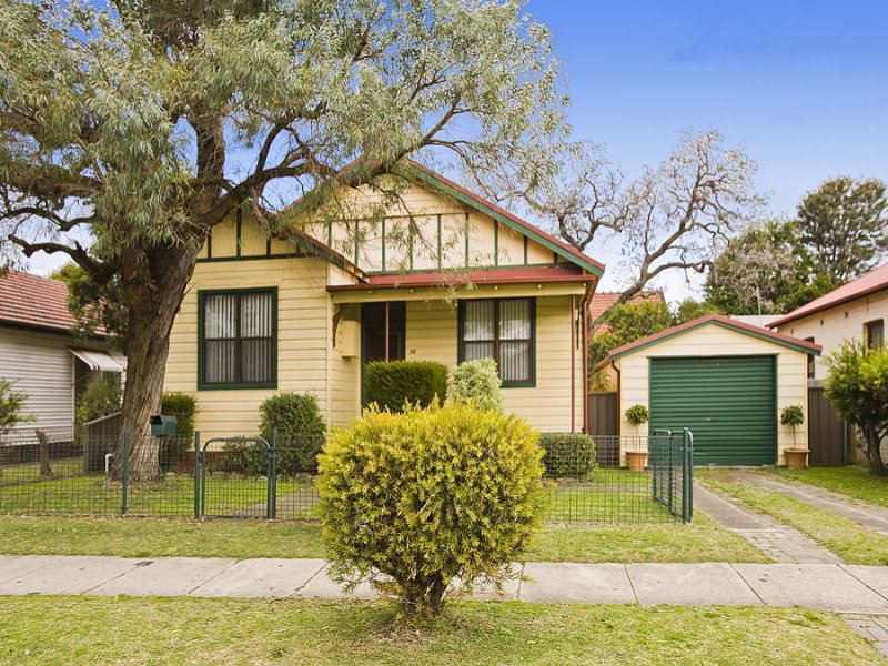 38 Street, Mayfield East, NSW 2304 38 Street, Mayfield East, NSW 2304