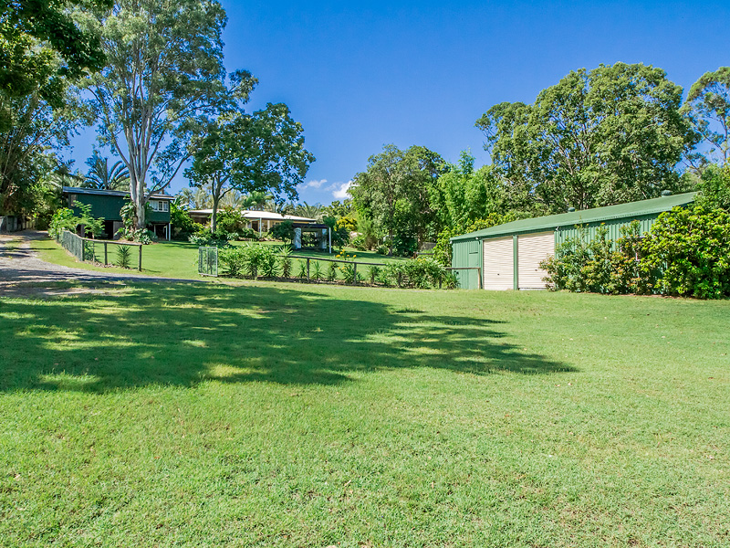 27 Ruth Terrace, Oxenford, Qld 4210 Property Details