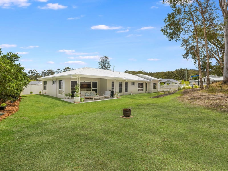 8 Campbell Place, Landsborough, Qld 4550 Property Details