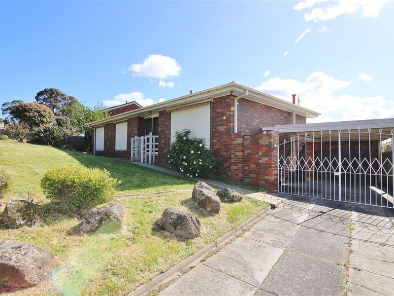 68 Chalcot Drive, Endeavour Hills, VIC 3802