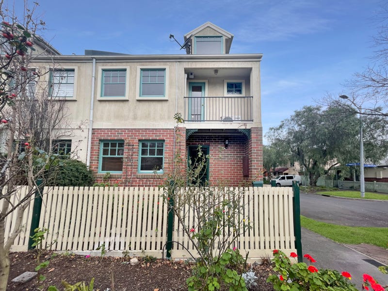 24 Gardner Lane, Kensington, VIC 3031