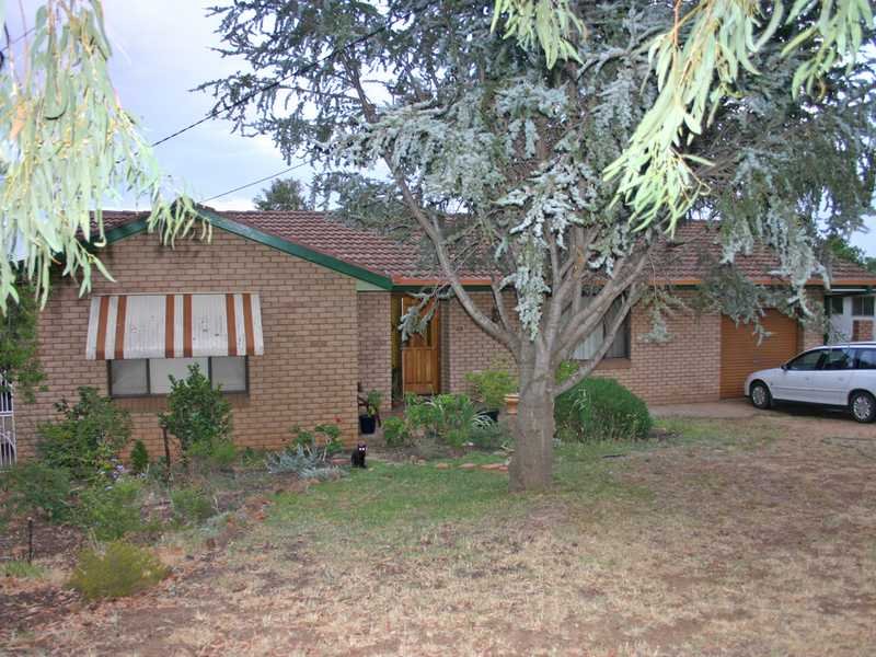 25 Commins Street, Junee, NSW 2663