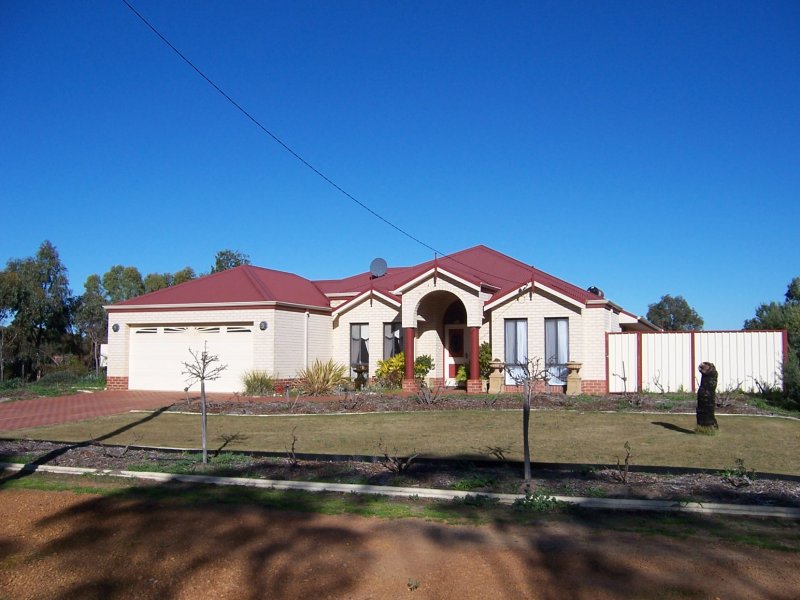 42 Johnston, Wagin, WA 6315 Property Details