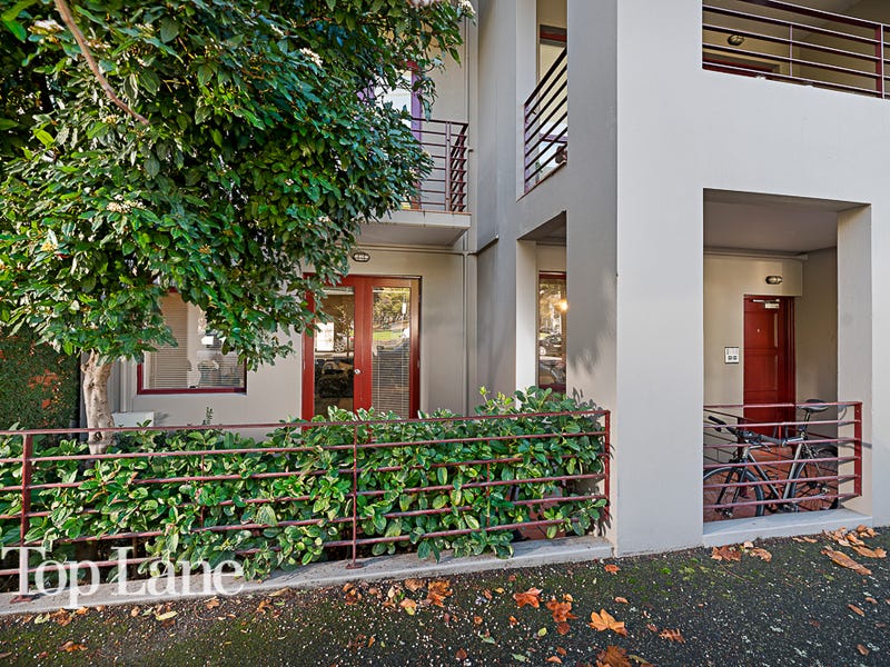 1/8 Carlton Street, Carlton, VIC 3053