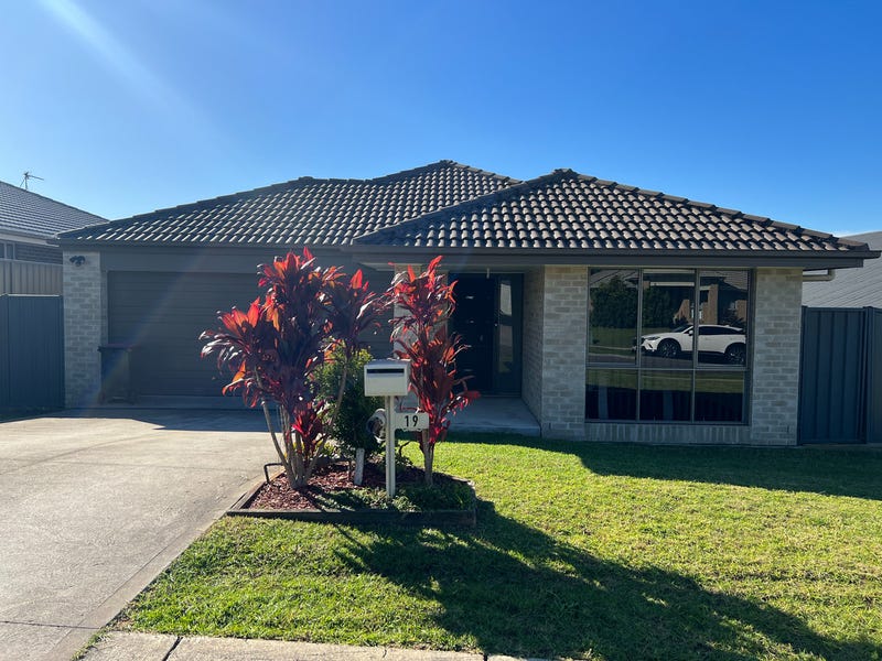 19 Clydesdale Street, Wadalba, NSW 2259