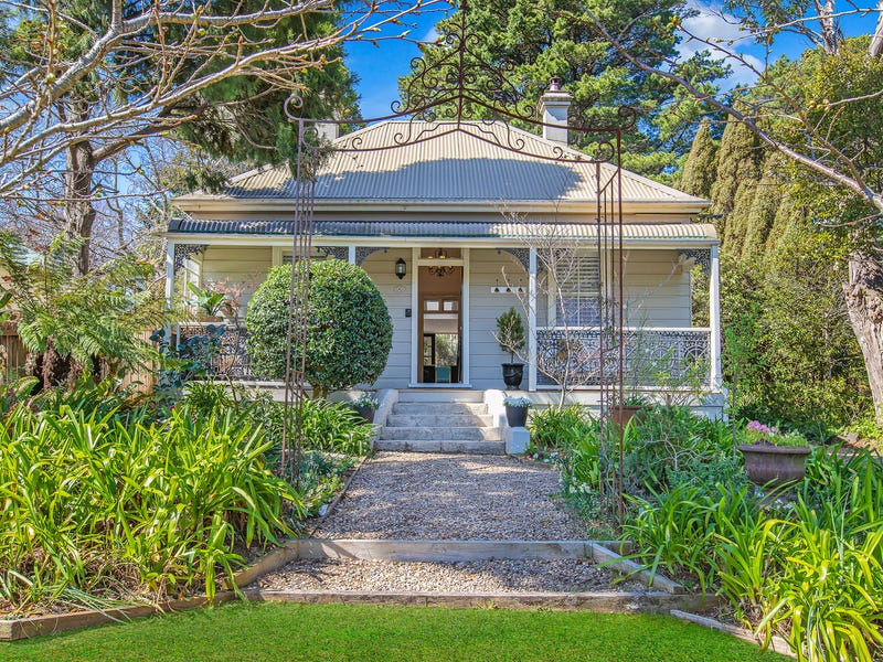 4 BLACKHEATH STREET, Leura, NSW 2780 House for Sale