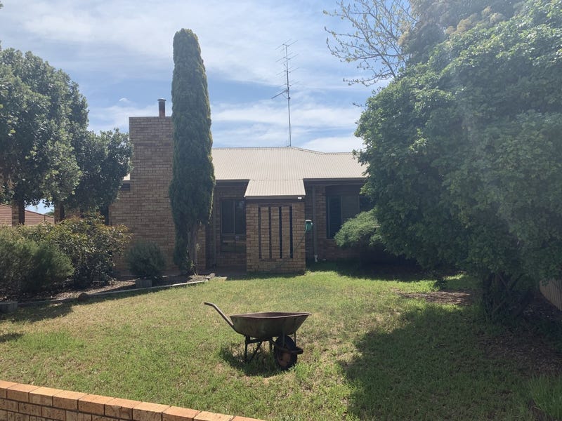 5 Banksia Cres, Wongan Hills, WA 6603