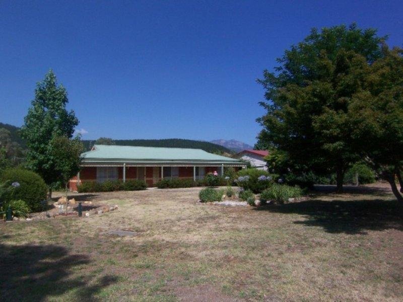 120 Station St, Porepunkah, Vic 3740 Property Details