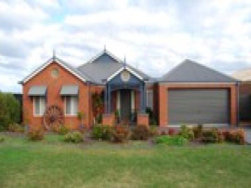 19 Charlton Place, Bairnsdale, Vic 3875 Property Details