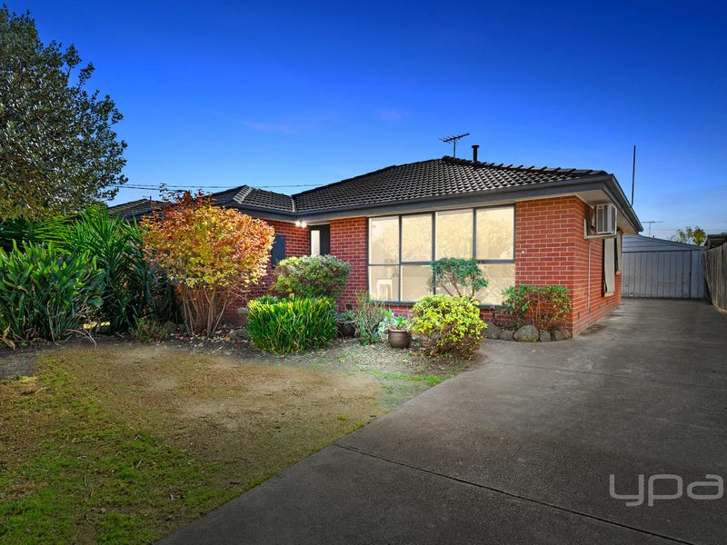 18 Gretel Grove, Melton, Vic 3337 House for Sale