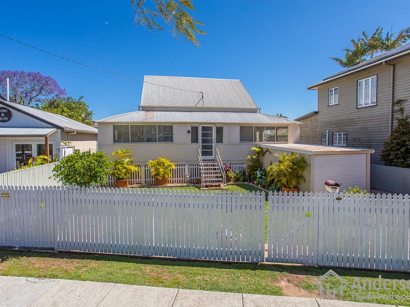 225 Rainbow Street, Sandgate, QLD 4017