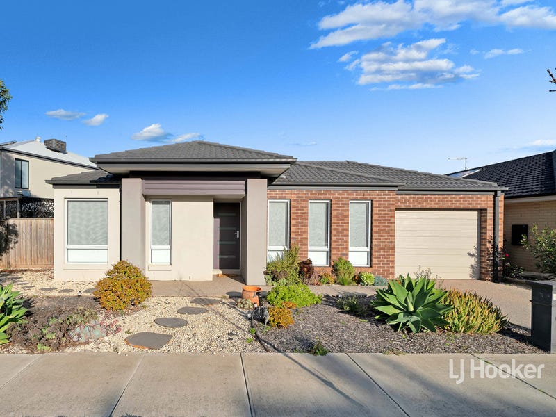 98 Waterhaven Boulevard, Point Cook, VIC 3030