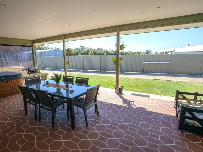 100 Ainsworth Street, Chinchilla, Qld 4413 House for Sale