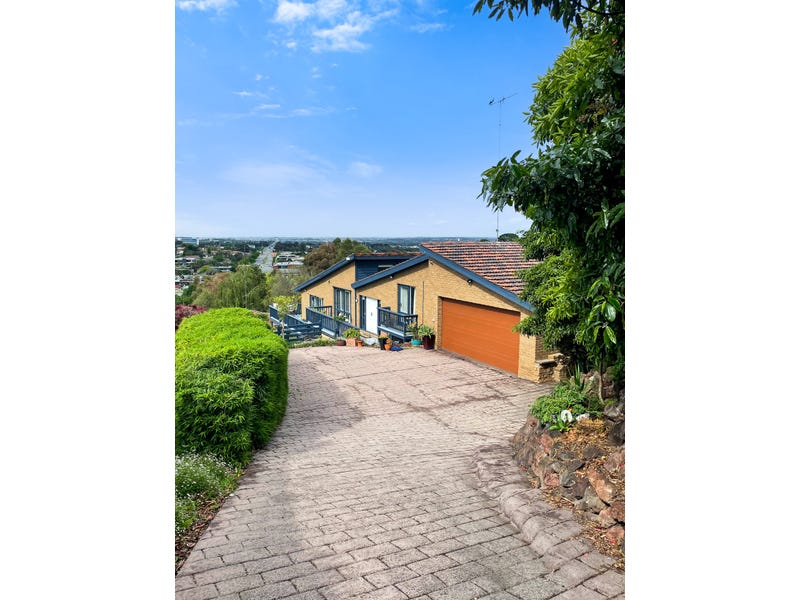 27 Kramer Drive, Berwick, Vic 3806 Property Details