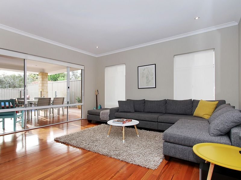 8B Brooksby Street, Melville, WA 6156