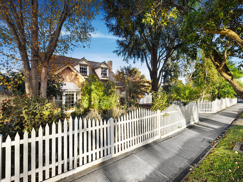 72 Carnarvon Road, Strathmore, Vic 3041 Property Details