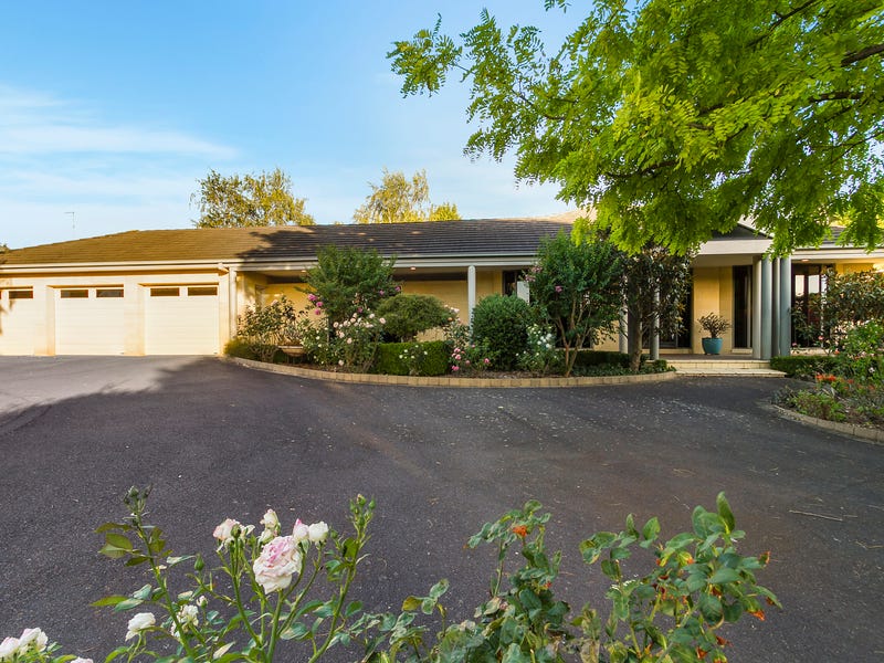 7 Moonlight Drive, Lysterfield, Vic 3156 Property Details