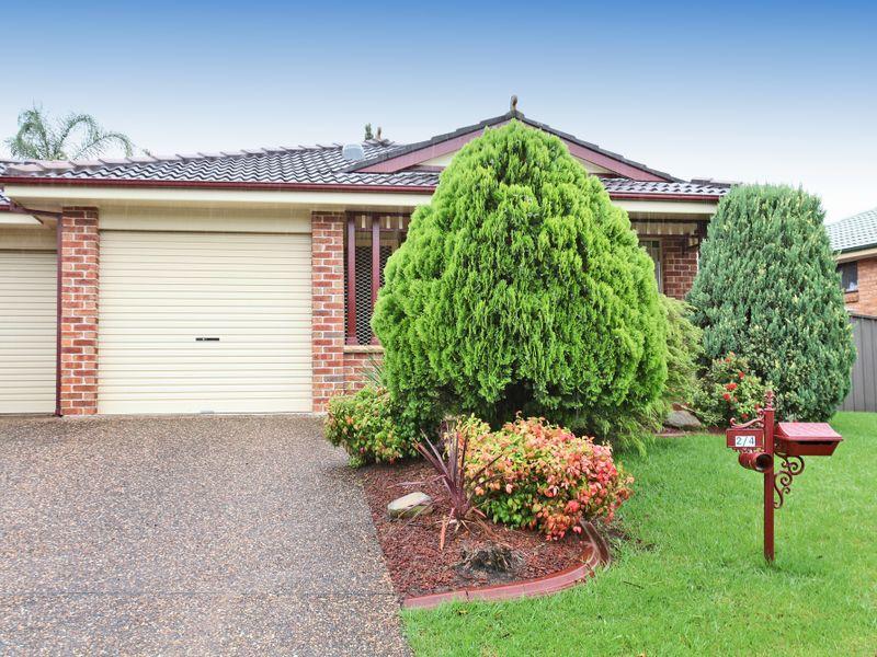 2/4 Shannon Place, Kearns, NSW 2558