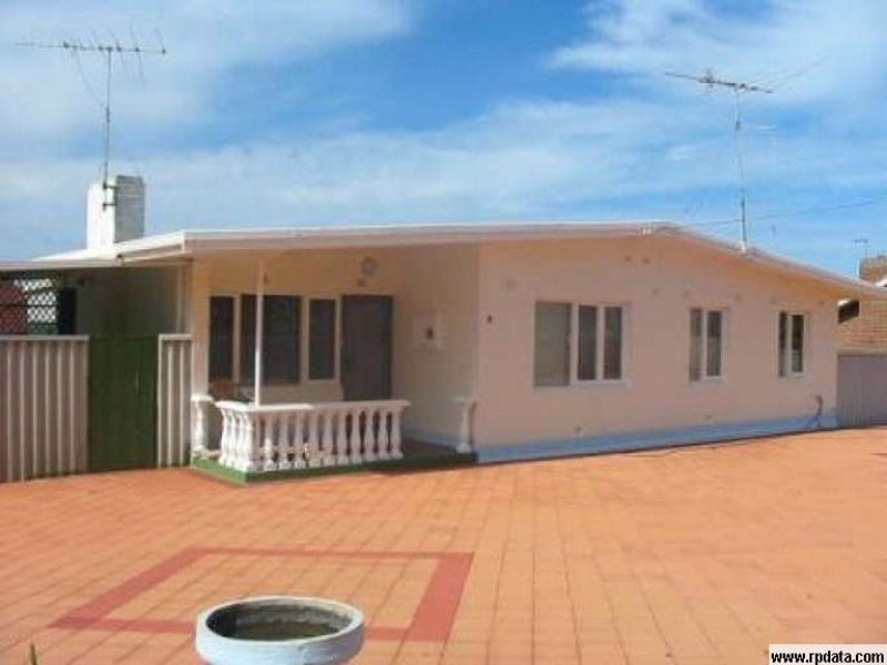 70 Fernhurst Crescent, Balga, WA 6061 Property Details