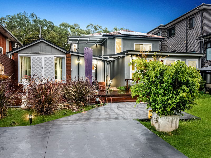 182 Henry Lawson Drive, Hall, NSW 2198