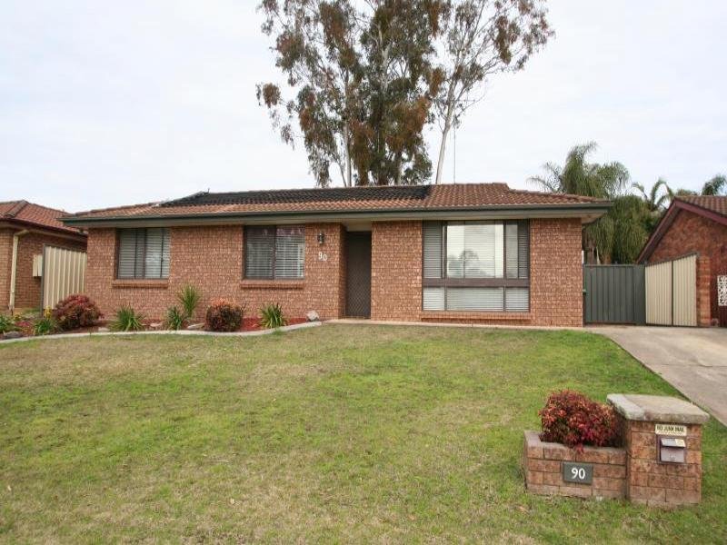 90 Greenbank Drive, Werrington Downs, NSW 2747